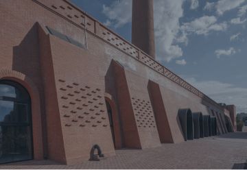 معماری ساختمان صنعتی با نمای آجری